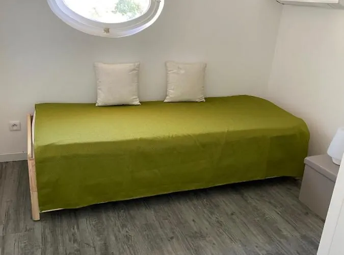 Le Patio à 20 M De La *