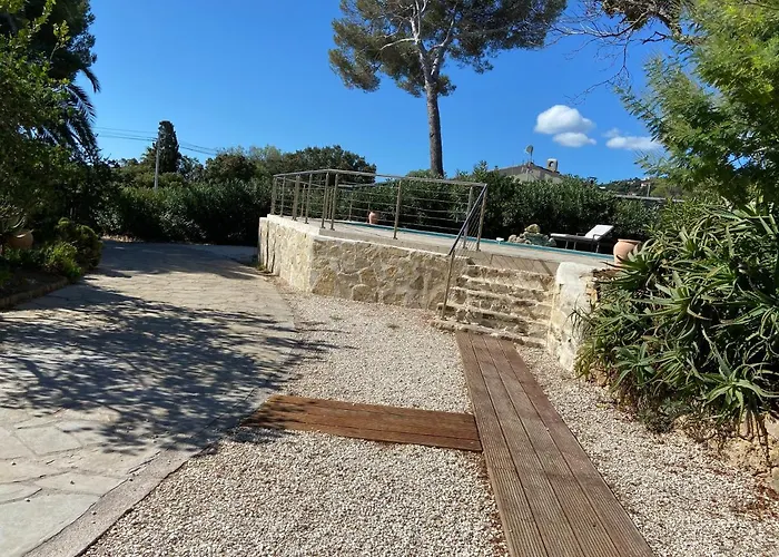 Le Patio à 20 M De La Villa *