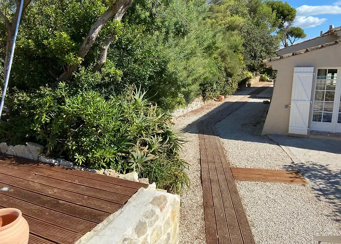 Le Patio à 20 M De La Villa *