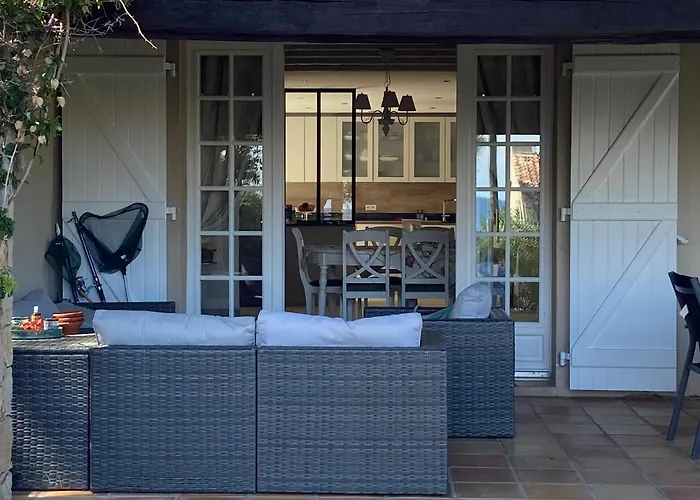Le Patio à 20 M De La *