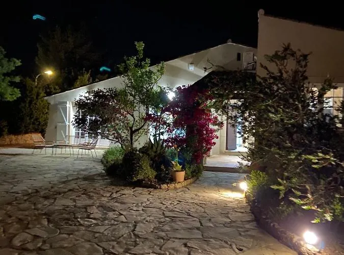 Le Patio à 20 M De La Villa