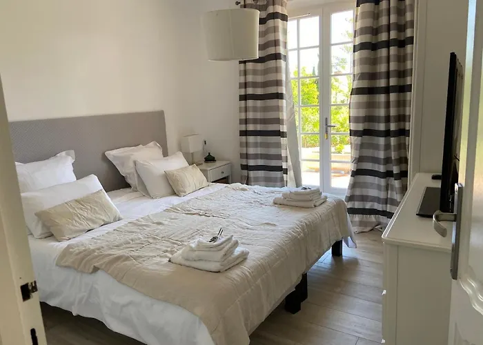 Le Patio à 20 M De La Villa Saint-Peïre-sur-Mer