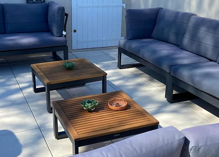 Le Patio à 20 M De La Villa *