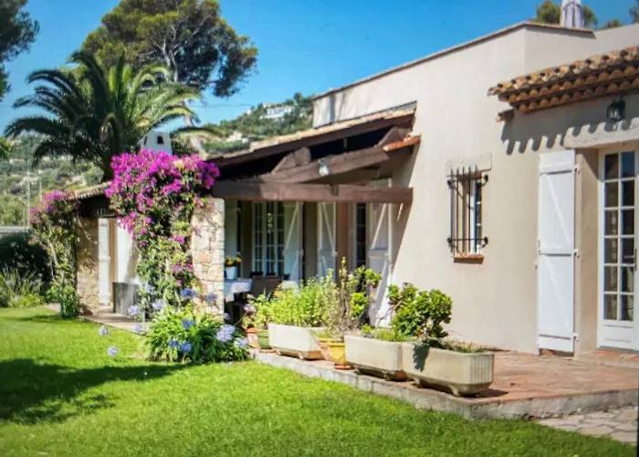 Le Patio à 20 M De La Villa *