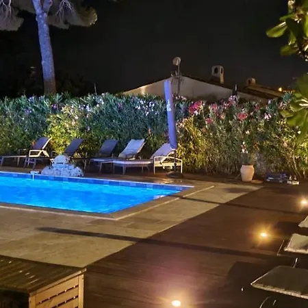 Le Patio A 20 M De La Villa