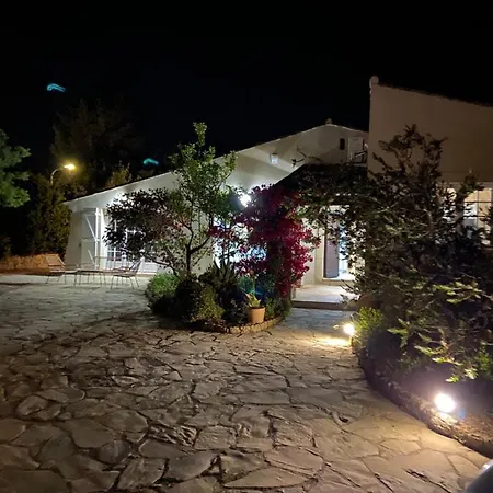 Le Patio A 20 M De La Villa