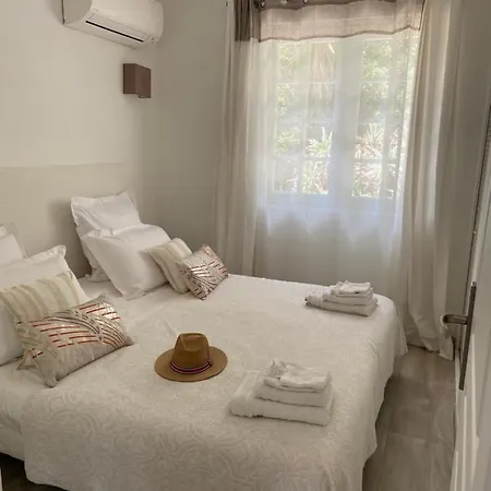 Le Patio A 20 M De La Villa *