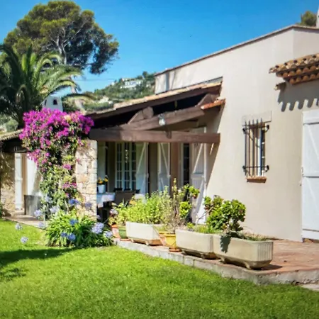 Le Patio à 20 M De La Villa *